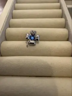 クローバーブローチ