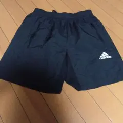adidas 黒 ハーフパンツSサイズ