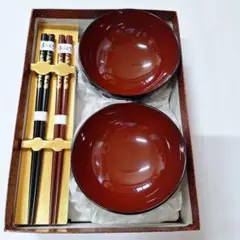 赤黒葉デザイン椀セットと箸