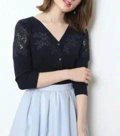 アプワイザーリッシェ　Vネック　刺繍カーディガン　黒 ブラック