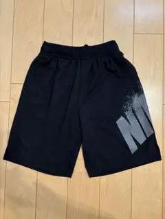 NIKE キッズ　M140〜150cm ブラック ハーフパンツ