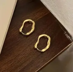 ゴールド フープ ニュアンス ピアス 両耳用 オシャレ