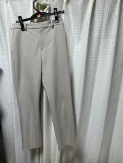 ユニクロ　ストレートパンツ　Mサイズ　薄ベージュ