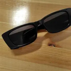 ブラックスクエアサングラス