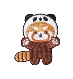 パンダ帽子かぶってるレッサーパンダの刺繍ブローチ