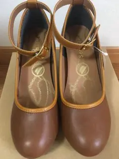 ブラウン　パンプス　ヒール　アンクルストラップ