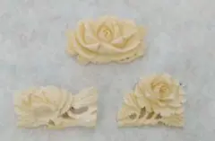牙系　薔薇柄ブローチ3つ