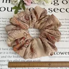 ハンドメイドシュシュ☆ベージュボタニカル花柄