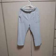 ベージュ クロップドパンツ ポケット付き