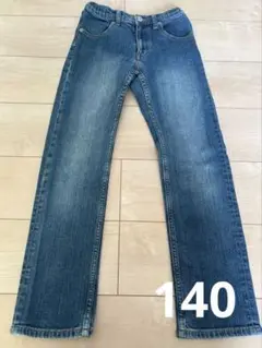 デニムブルー ストレートパンツ ボタン調整付き　140