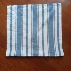 ニトリ　青と白のストライプ クッションカバー 45x45cm