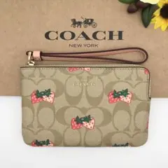 COACH ポーチ 大人気!! リストレット シグネチャーストロベリー苺柄 新品