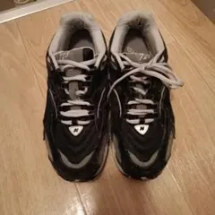 New Balance 725 スニーカー 黒/白