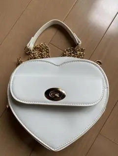 ホワイトハート型バッグ