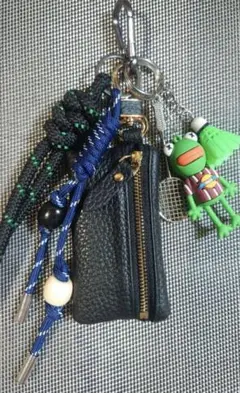 ハンドメイド　バックチャーム　じゃらじゃらキーホルダー　パラコード　ミニポーチ