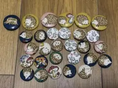ハリネズミなどのくるみボタン