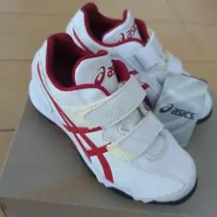 asics トレーニングシューズ ホワイト/レッド　サイズ17〜18センチ　野球