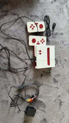 家庭用ゲーム機 ホワイト/レッド 2コントローラー