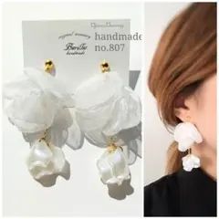no.807 ホワイト白シフォン×パール花びら　ピアスイヤリング