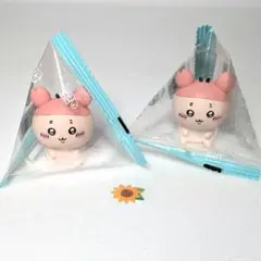 ちいかわ　２個　インテリアミニフィギュア　古本屋　カニちゃん