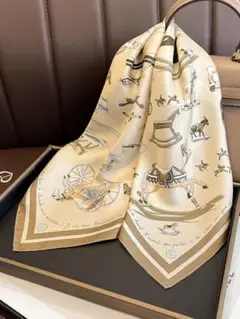 遊具イラストシルク100％スカーフ 70cm 大判 高級感 絹製　バンダナ　上品