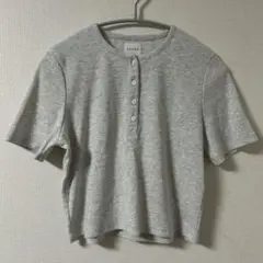 COURO リブ　半袖Tシャツ クロップド　ミニ丈　ショート丈　ボタン