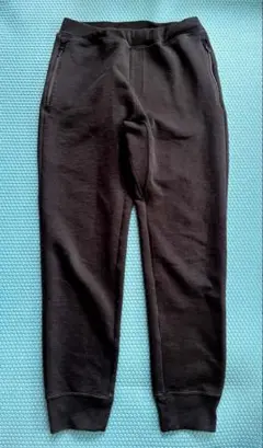 ユニクロ　150 黒いスウェットパンツ ジッパーポケット付き