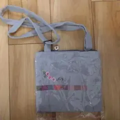 グレー 刺繍デザイン サコッシュ