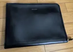 iPadも入るセカンドバッグになります。