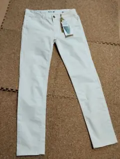 タグ付き新品　Stradivarius ホワイトスキニーデニムパンツ 42サイズ