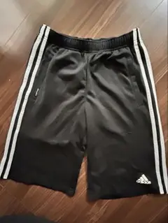 adidasショートパンツ