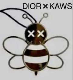 DIOR♡ DIOR x KAWSコラボノベルティBEEチャーム