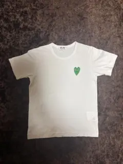 Comme des GarçonsPLAY ホワイト Tシャツ 緑ハート刺繍