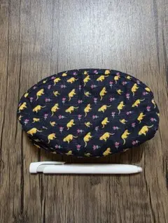 ☆新品未使用 ハンドメイド 猫と花のオーバル型ポーチ☆