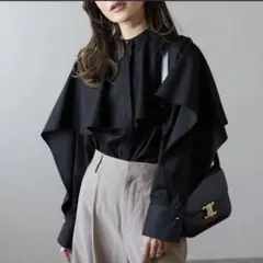 Bonjour sagan ラッフルフリルシャツ　ブラック