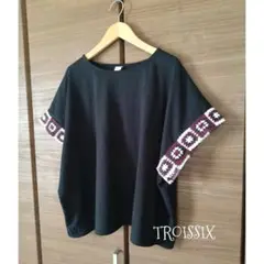 TROISSIX＊かぎ編みデザインTシャツ