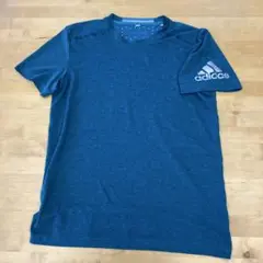 adidas ダークグリーンTシャツ