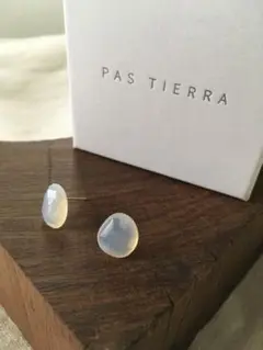ホワイトオパール 片耳用ピアス✖️2個セット PAS TIERRA
