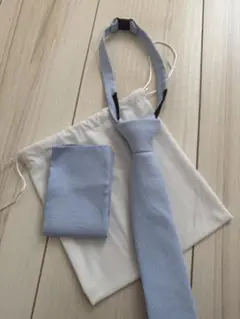 ライトブルー ネクタイとポケットチーフセット