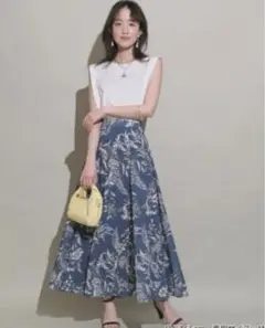 ボタニカルフラワーフレアスカート