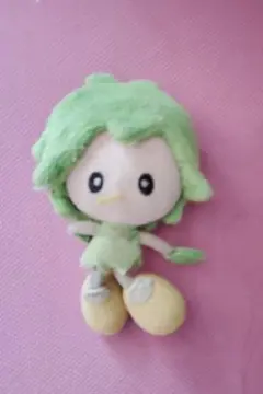 緑色のぬいぐるみキャラクター