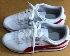 PUMA スニーカー