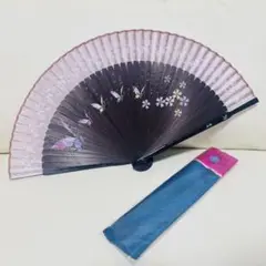 .*・゜ꫂ ၴႅၴ新品未開封.*・゜ꫂ ၴႅၴ 扇子 蝶と桜のデザイン 専用ケース付き