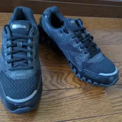 Reebok ブラック スニーカー