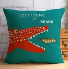 Crocodile vs Beans クッションカバー　ワニ　インテリア　雑貨