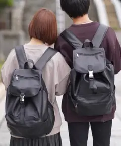 フェイクレザー黒リュック　インフルエンサー　こーせ&ぬこコラボ　ユニセックス