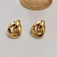 A624 クロスループ 大人可愛い カジュアル フォーマルピアス 18k