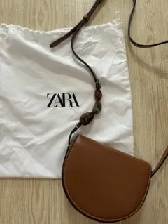 ZARA ハーフムーン型ショルダーバッグ