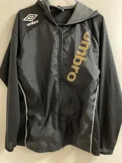 umbro フード付きピステ 黒