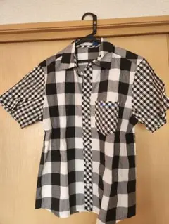 アディダスオリジナルス　半袖シャツ
